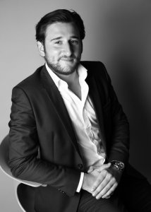 portrait-Ton-Le-Magicien-214x300  