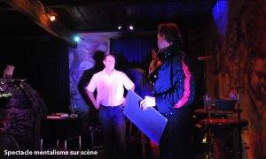 spectacle-mentaliste-sur-scene-herve-listeur-300x180  